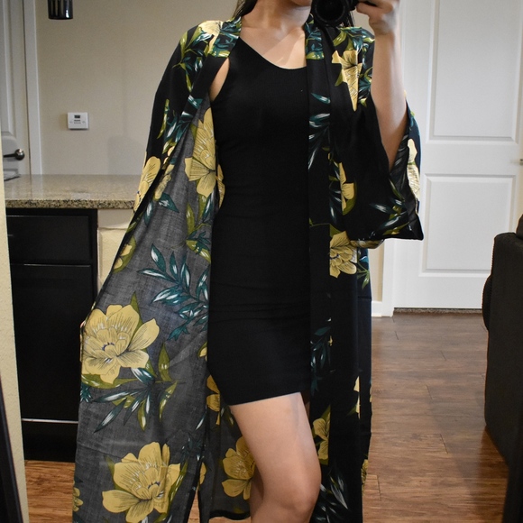 LAST 1️⃣ Long Floral Black Kimono - Picture 2 of 7